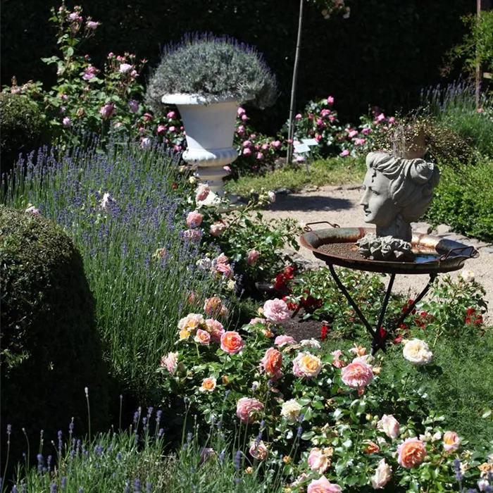 Es müssen nicht immer Zwerge sein - Skulpturen im Garten